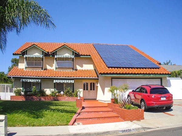 Photograph of a properly designed, roof-mounted solar array on a house