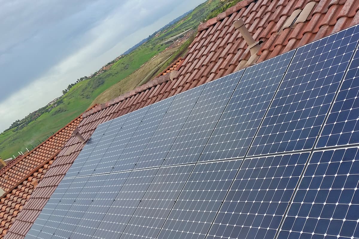 Photo of San Diego SunPower solar panel installation at the Bhakta residence