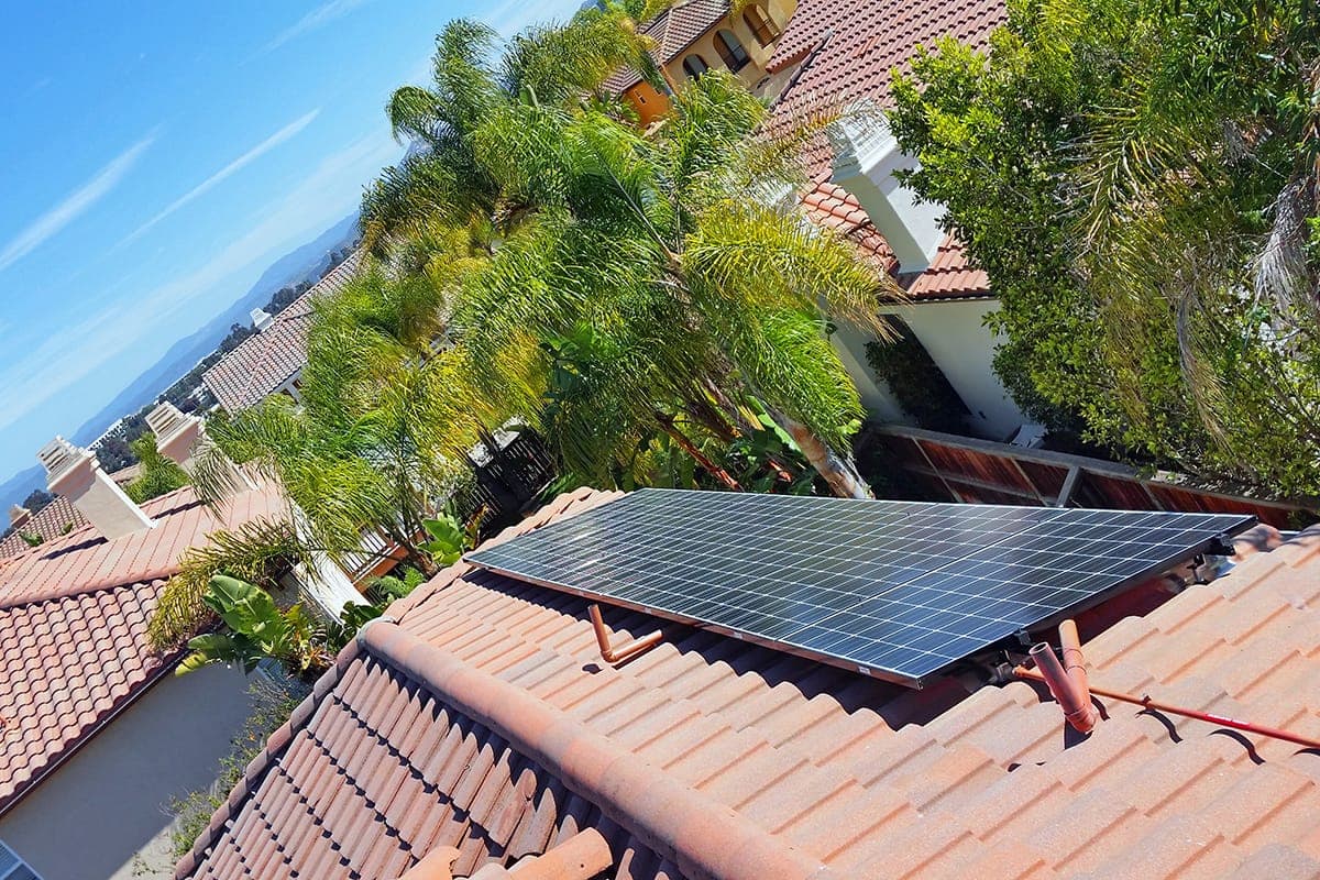 Photo of San Diego LG solar panel installation at the Flynn residence